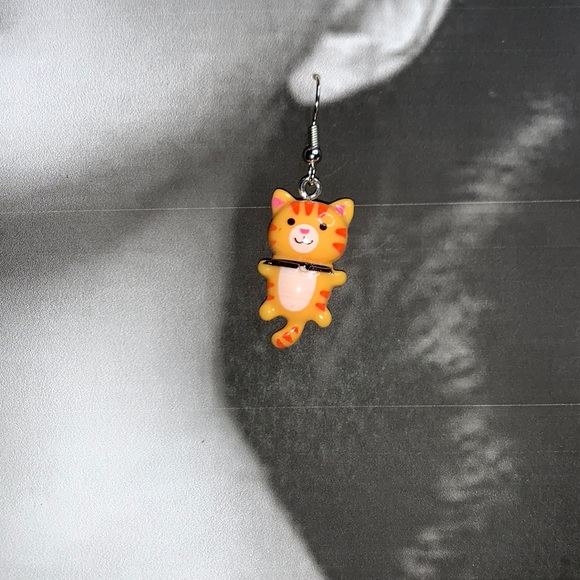 Short Orange Kitty Dangling Earrings - Picture 1 of 13